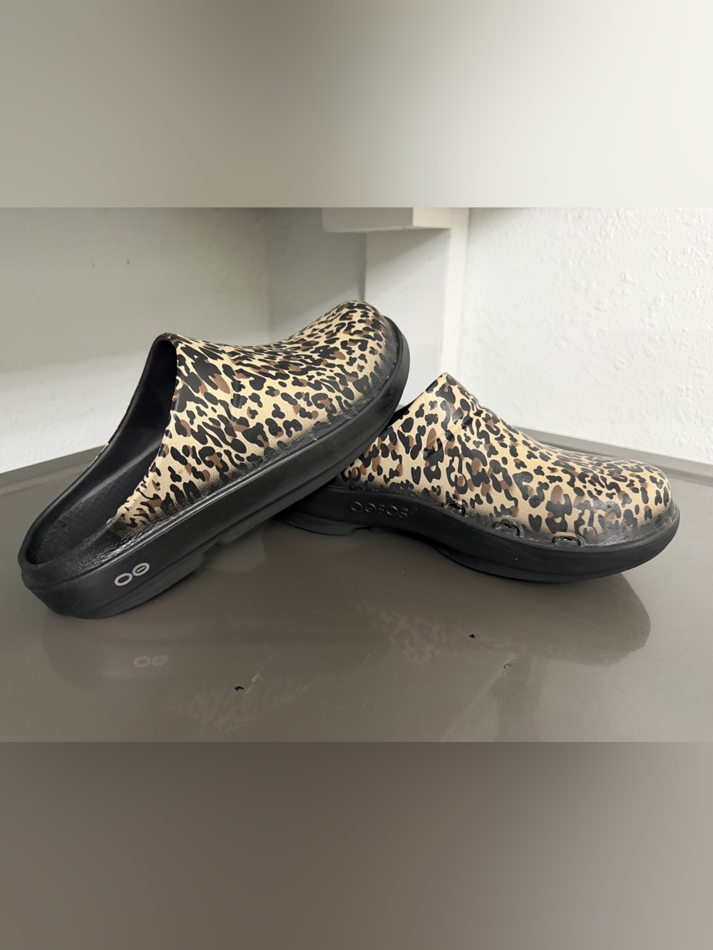 OOFOS Leopard Print Slide Clog in Black and Tan - Picture 10 of 10